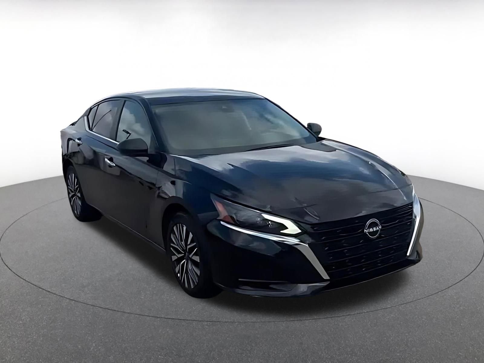 Used 2025 Nissan Altima 2.5 SV FWD image 3