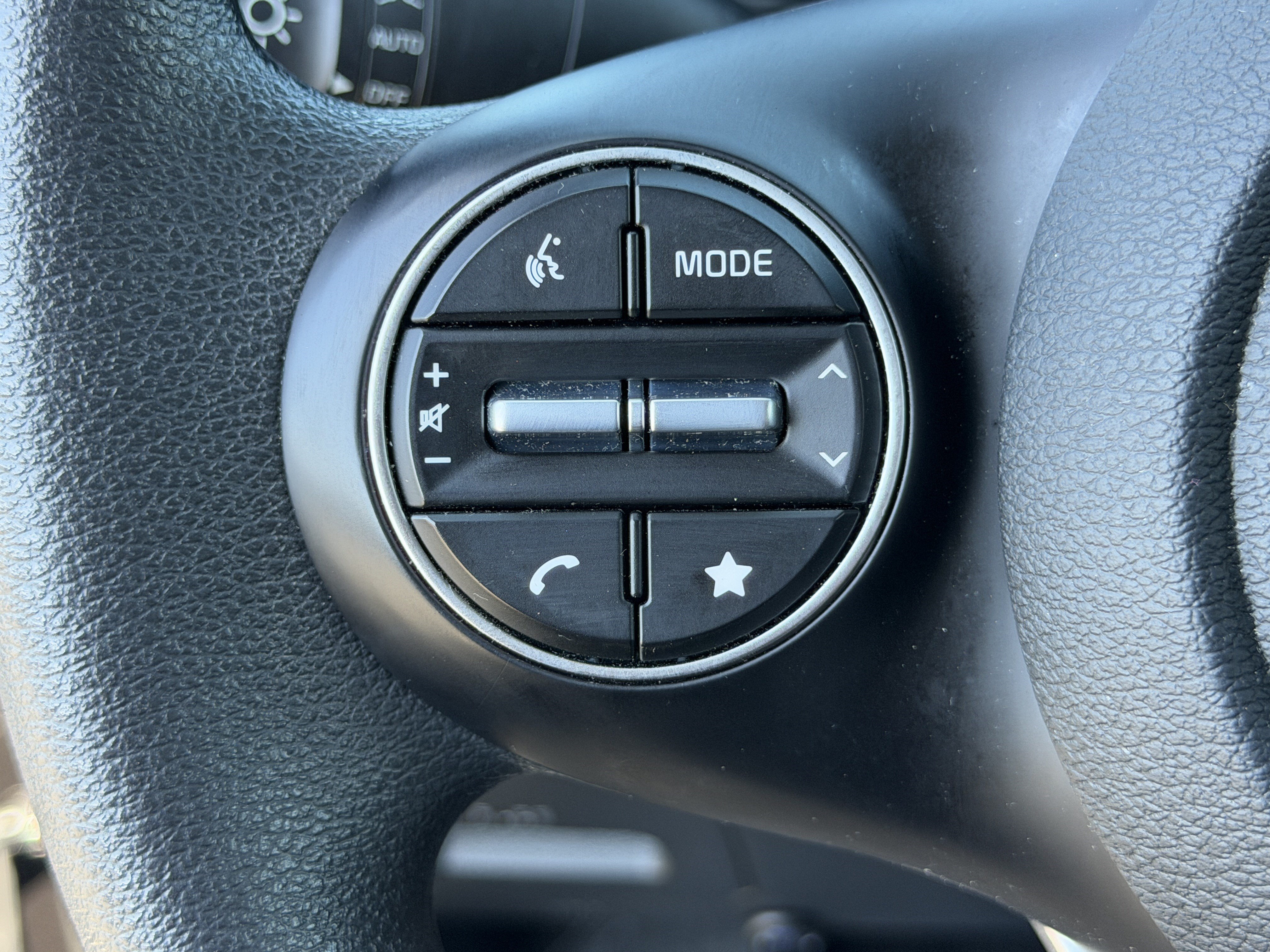 Certified 2025 Kia Soul LX FWD image 18