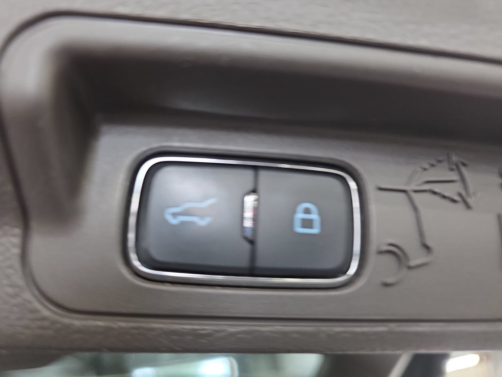 Used 2020 Ford Explorer Platinum w/ Premium Technology Package AWD/4WD image 13