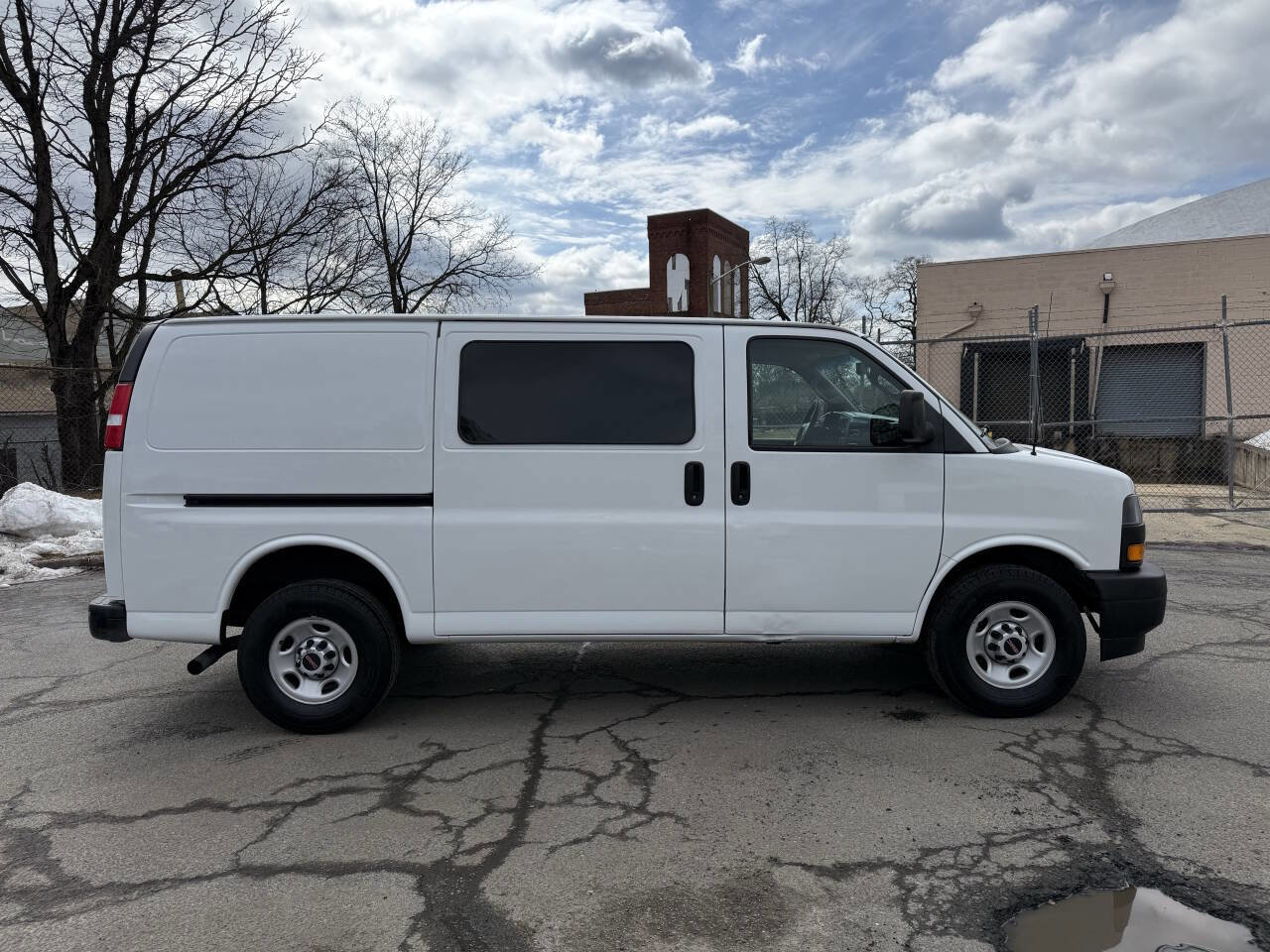 Used 2020 GMC Savana 2500 RWD image 6