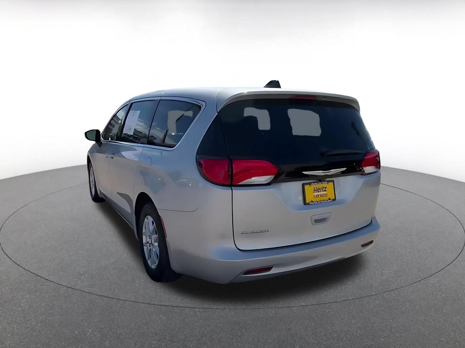 Used 2023 Chrysler Voyager LX FWD image 10