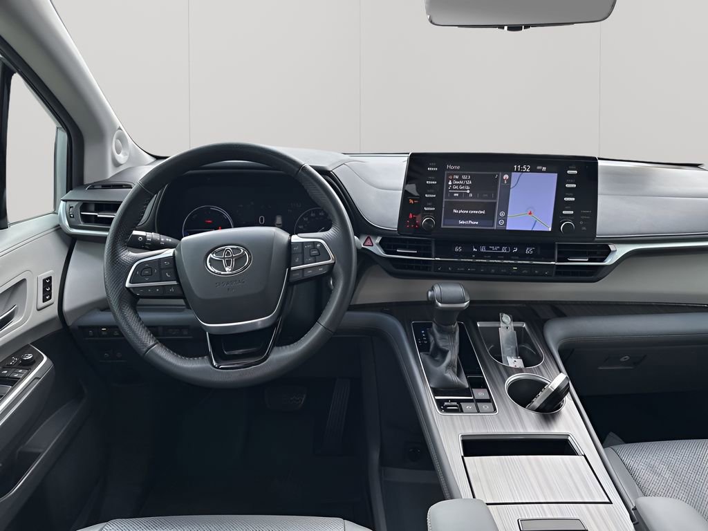 Used 2021 Toyota Sienna Limited image 22