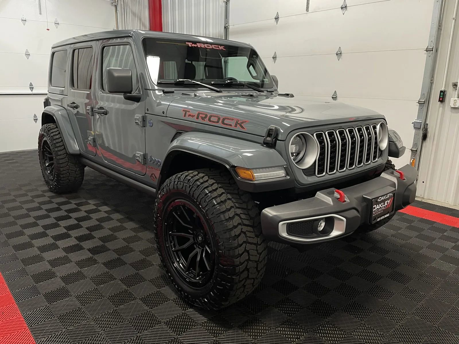 Used 2025 Jeep Wrangler Unlimited Sahara w/ Safety Group AWD/4WD image 9