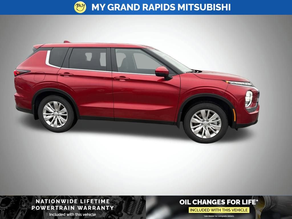 New 2026 Mitsubishi Outlander ES image 2