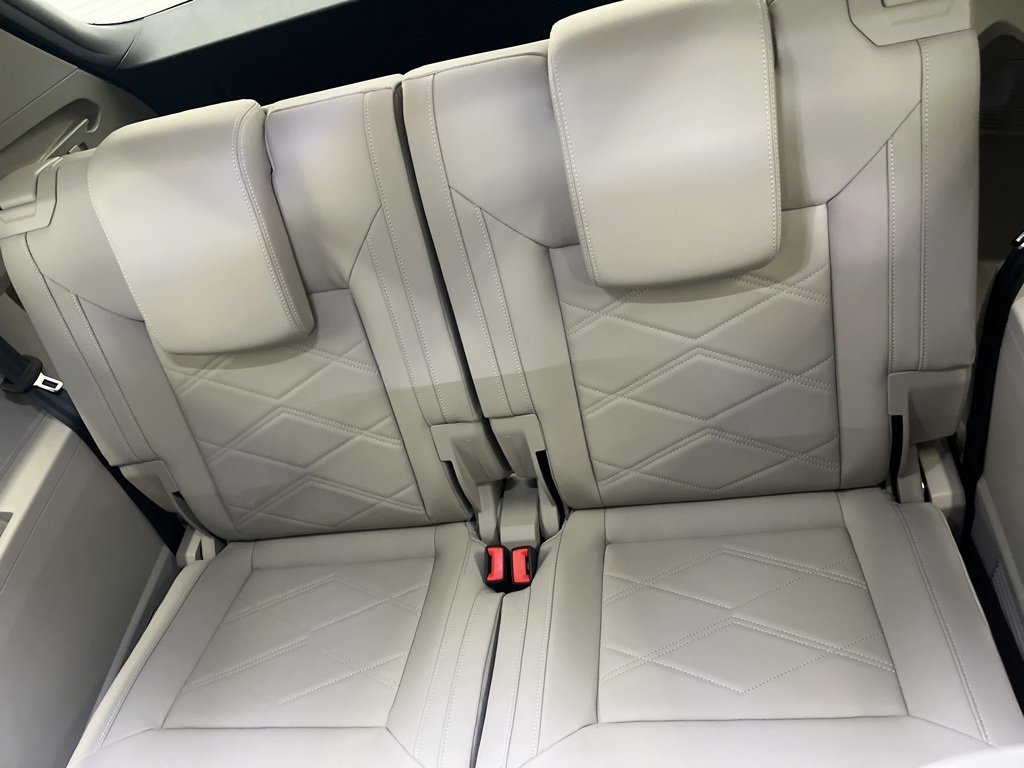 Certified 2025 Volkswagen Atlas SE image 33