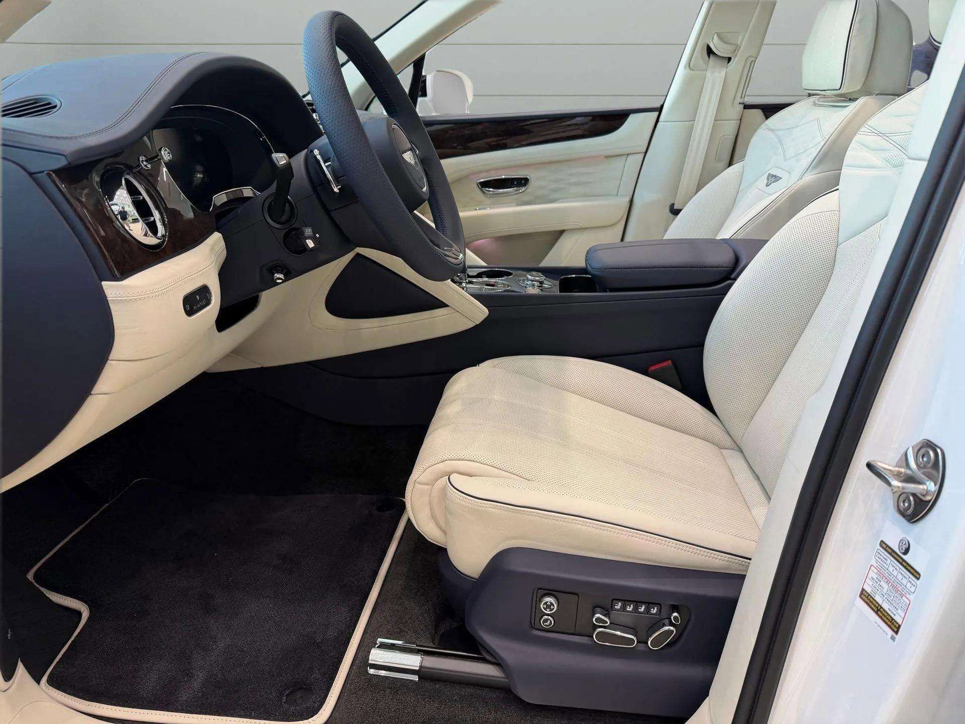 New 2025 Bentley Bentayga image 28