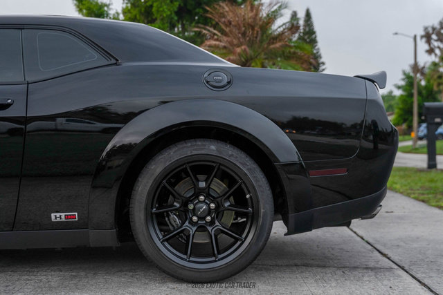 Used 2023 Dodge Challenger SRT Hellcat RWD image 5