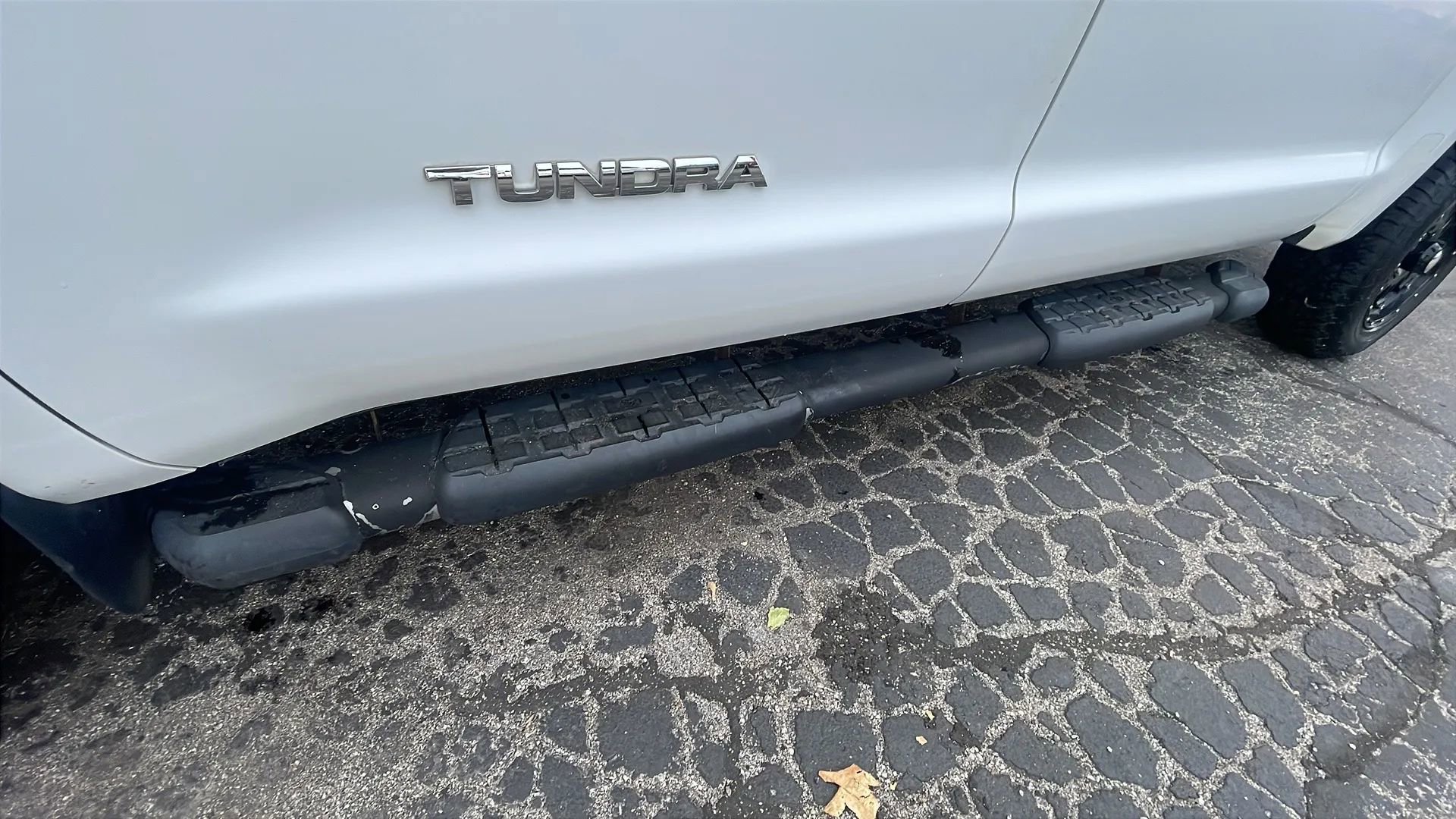 Used 2011 Toyota Tundra 4x4 CrewMax image 15