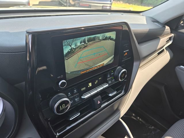 Used 2023 Toyota Highlander LE image 20
