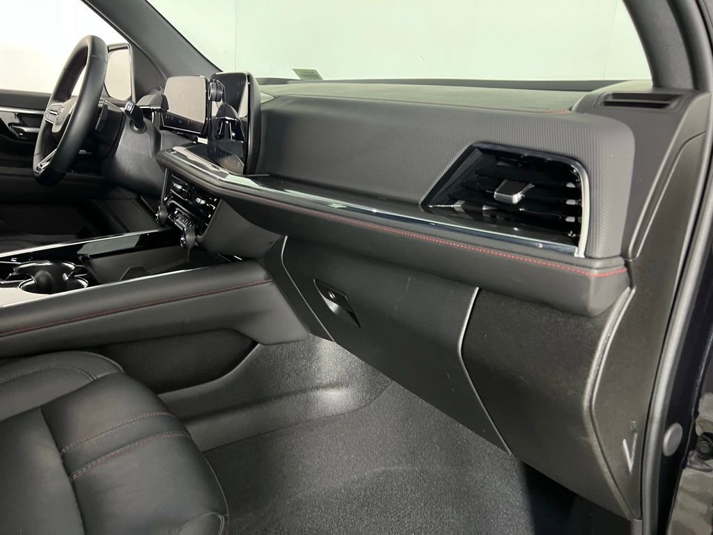 Used 2025 Chevrolet Tahoe RST image 33