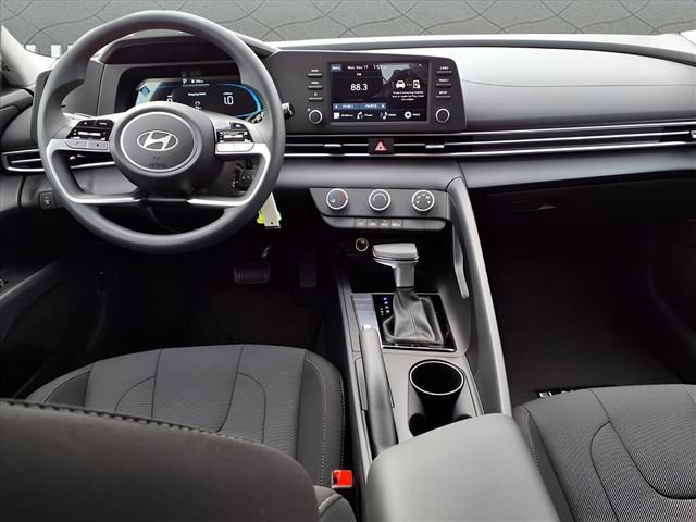 New 2026 Hyundai Elantra SE FWD image 13