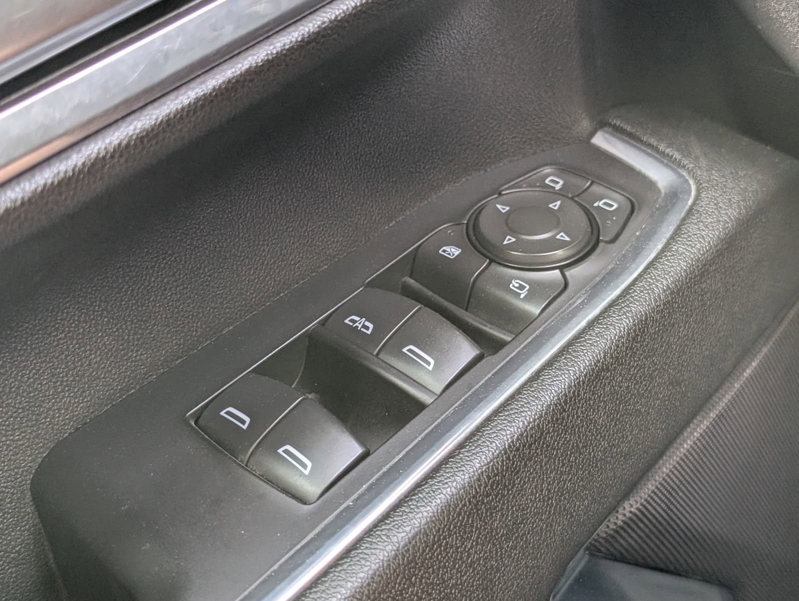 Used 2024 Chevrolet Silverado 2500 LT w/ Convenience Package image 22