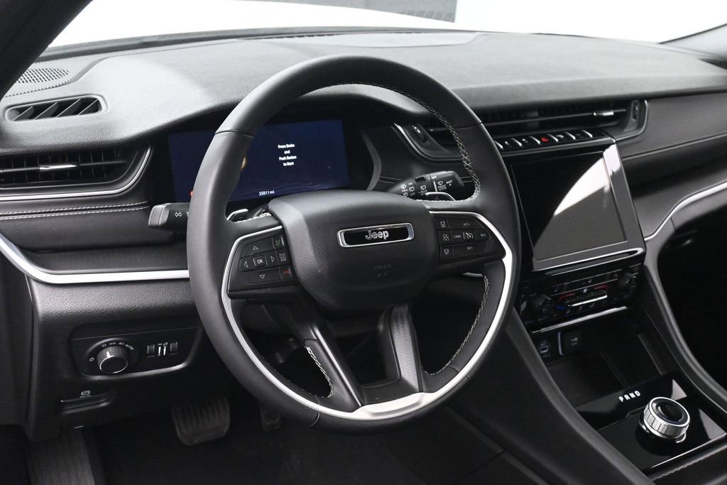 Used 2025 Jeep Grand Cherokee Altitude AWD/4WD image 27