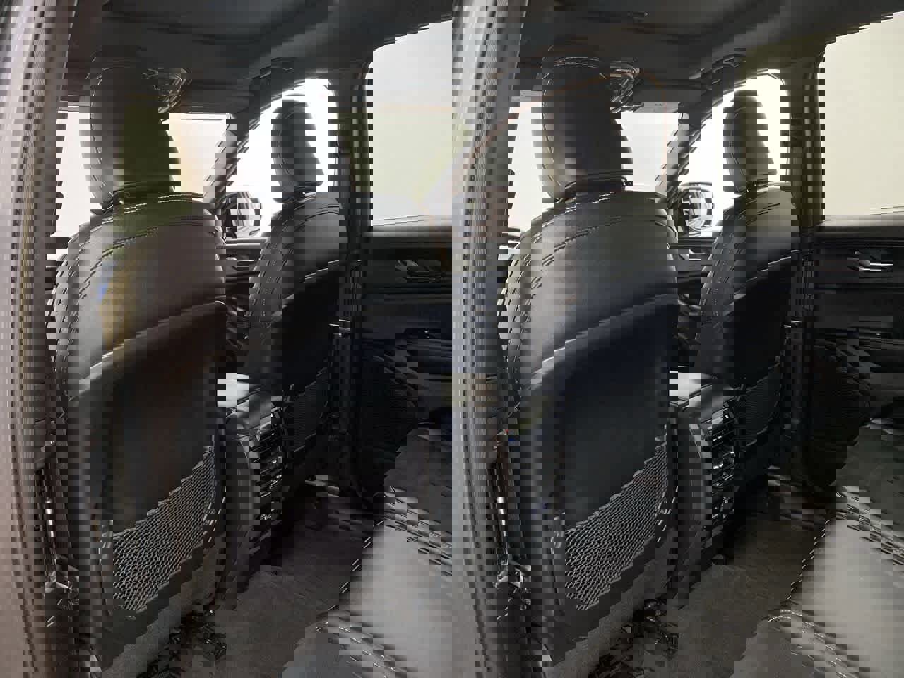 Used 2023 Jeep Grand Cherokee L Laredo image 15