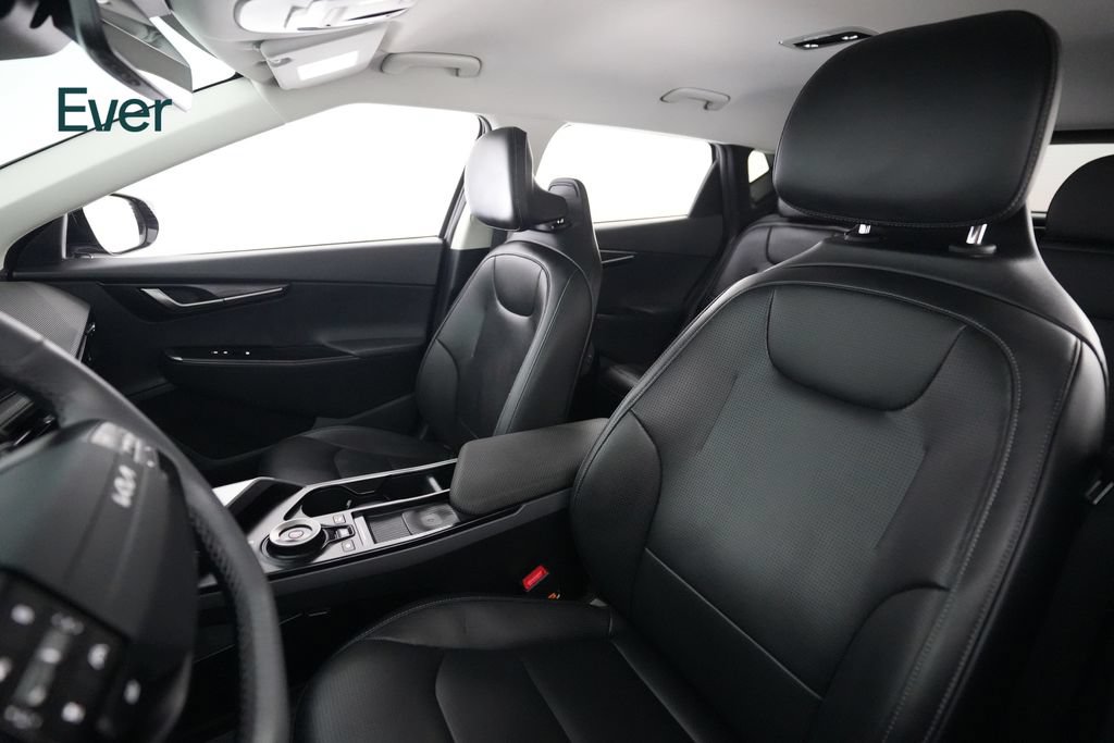 Used 2025 Kia EV6 Wind RWD image 4