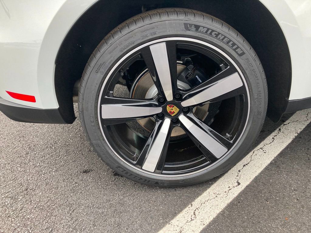 Used 2025 Porsche Macan AWD image 15