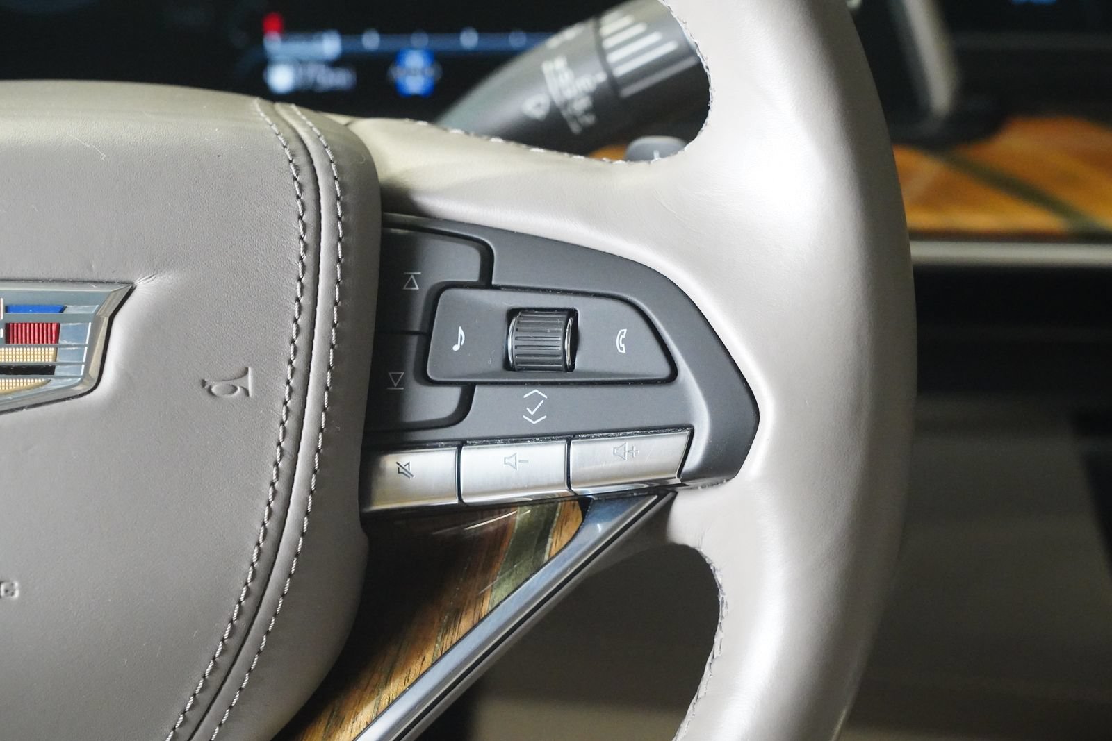 Used 2021 Cadillac Escalade Premium Luxury Platinum w/ Heavy-Duty Trailer Package AWD/4WD image 19