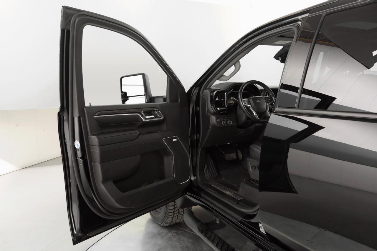 Used 2024 Chevrolet Silverado 2500 LTZ w/ LTZ Plus Package image 12