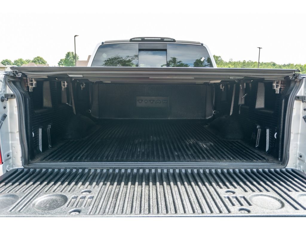 Used 2018 Nissan Titan SV w/ SV Convenience Package AWD/4WD image 14