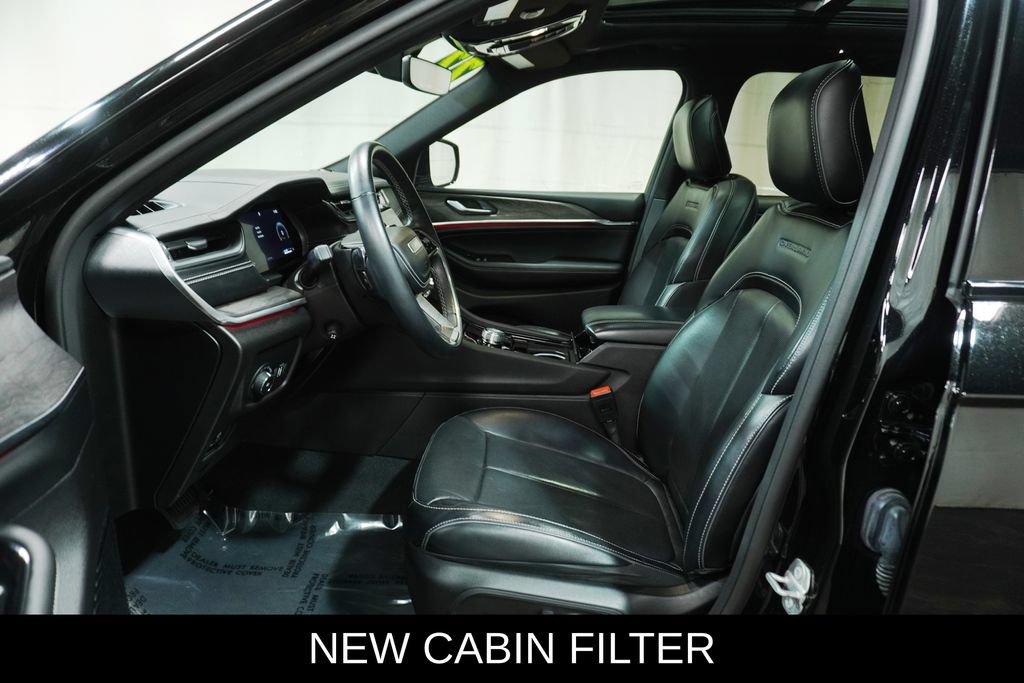Used 2022 Jeep Grand Cherokee Overland AWD/4WD image 2