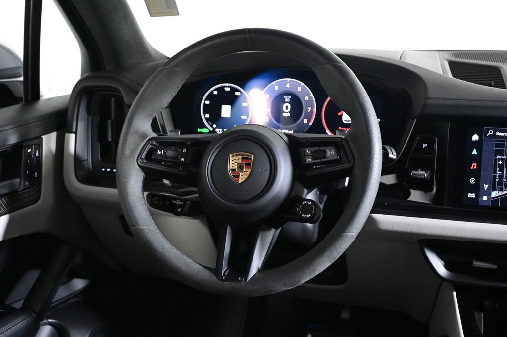 Certified 2025 Porsche Cayenne GTS AWD/4WD image 12