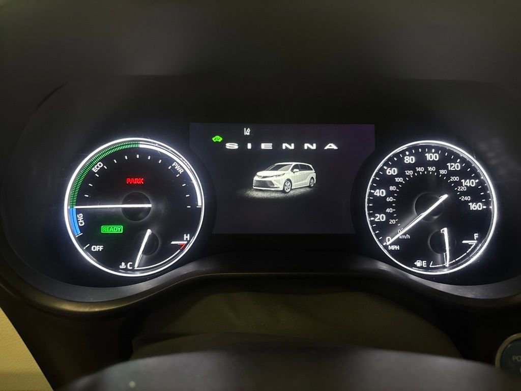 Used 2022 Toyota Sienna Platinum AWD/4WD image 24