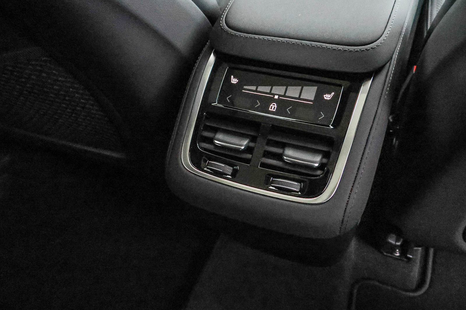 New 2026 Volvo XC90 B5 Core image 21