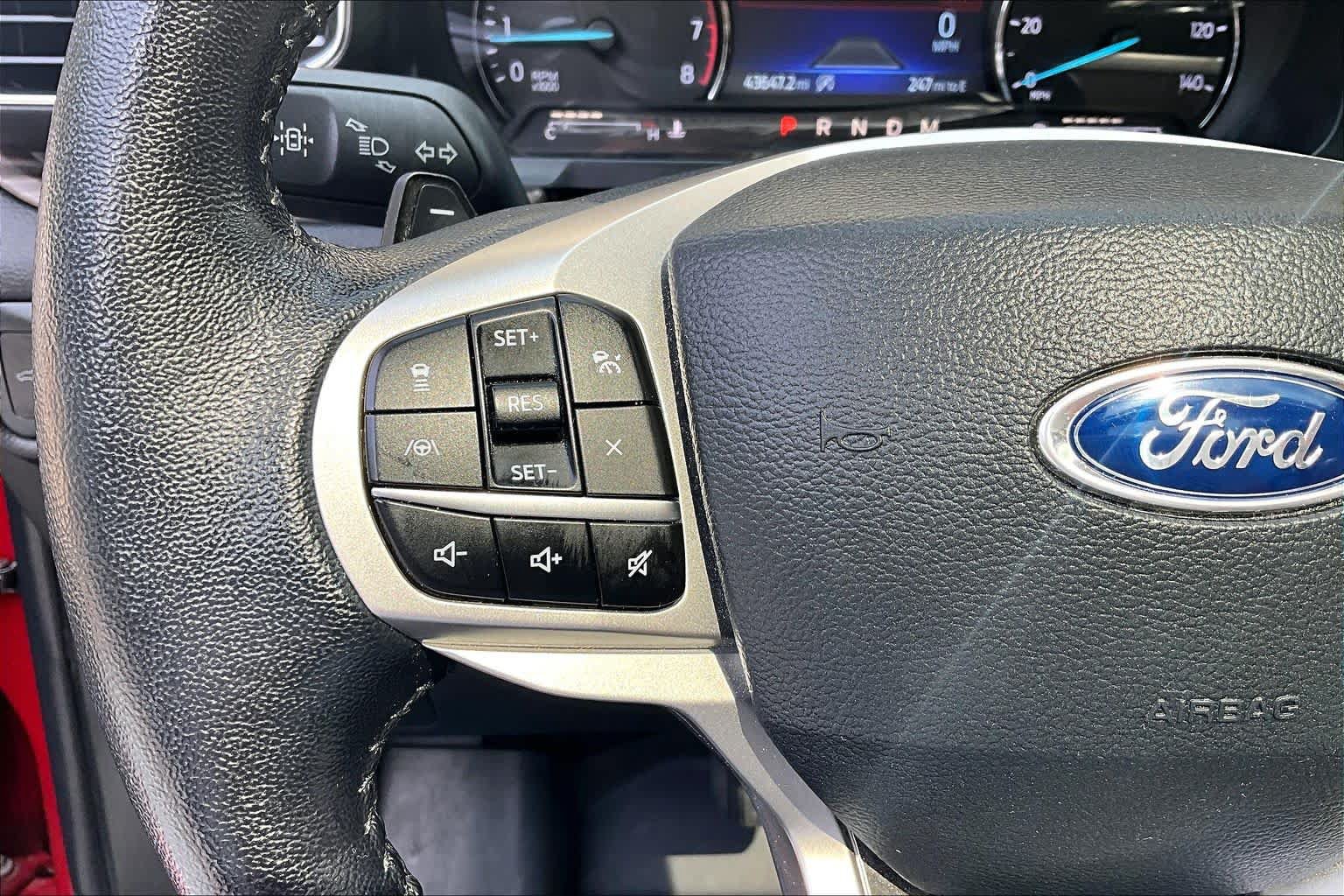 Used 2021 Ford Explorer Limited w/ Equipment Group 301A AWD/4WD image 24
