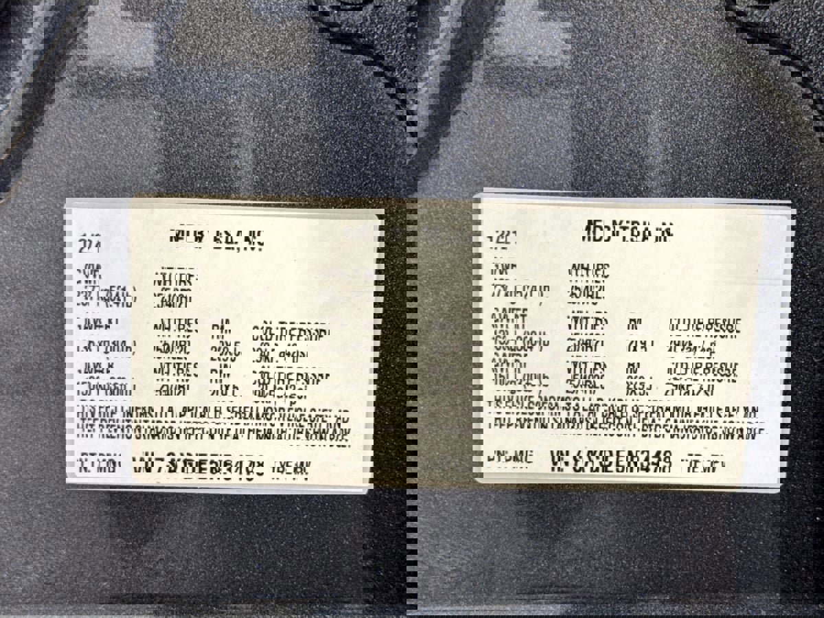 Used 2022 Tesla Model Y Long Range image 40