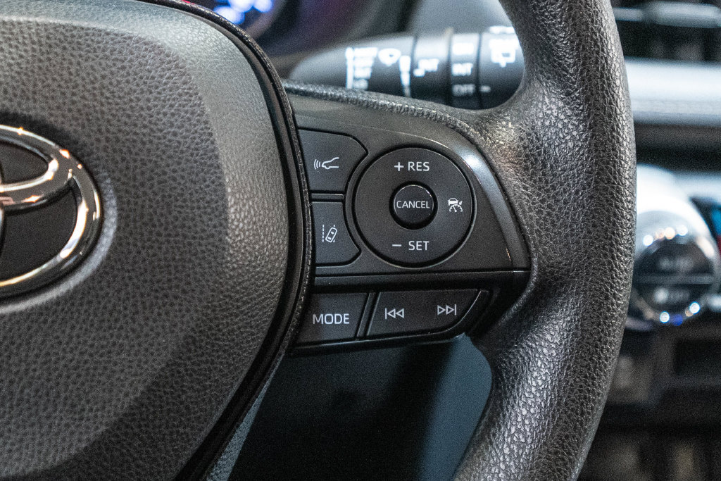 Used 2021 Toyota RAV4 XLE AWD/4WD image 19