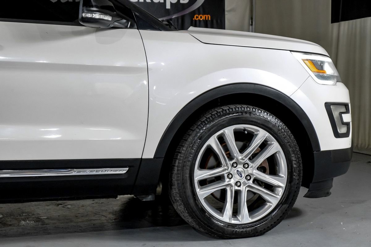 Used 2017 Ford Explorer XLT w/ Equipment Group 202A FWD image 7