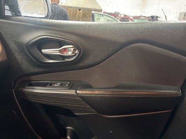 Used 2016 Jeep Cherokee Latitude w/ Cold Weather Group image 18