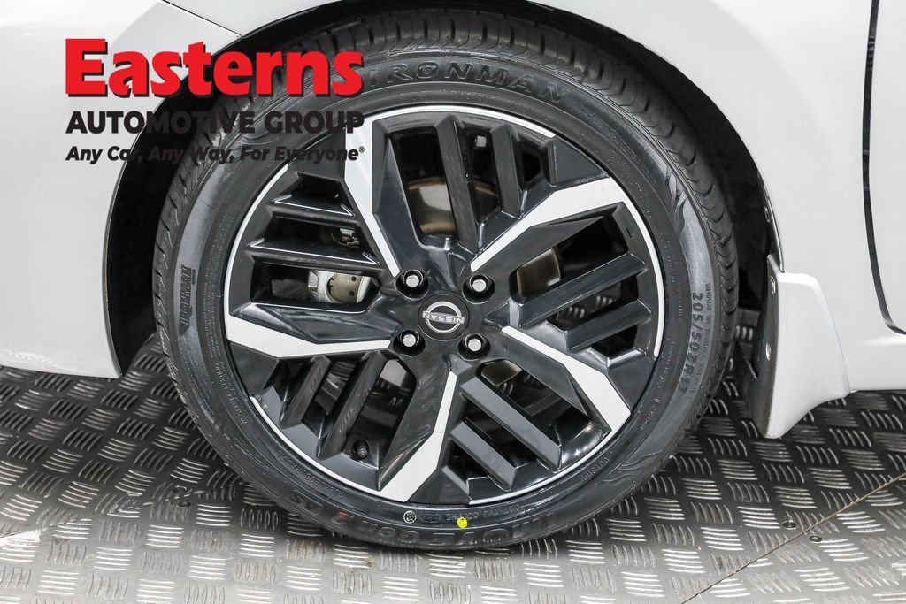 Used 2025 Nissan Versa SR w/ Trunk Package image 31