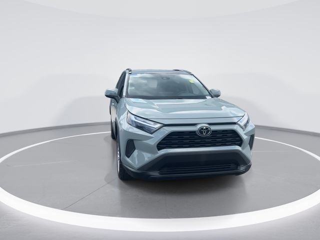 Used 2022 Toyota RAV4 XLE FWD image 3