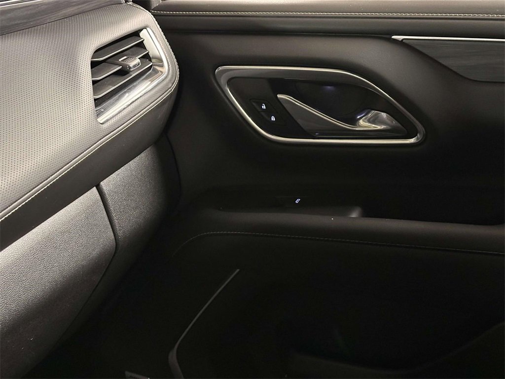 Used 2024 GMC Yukon SLT w/ SLT Luxury Package image 26