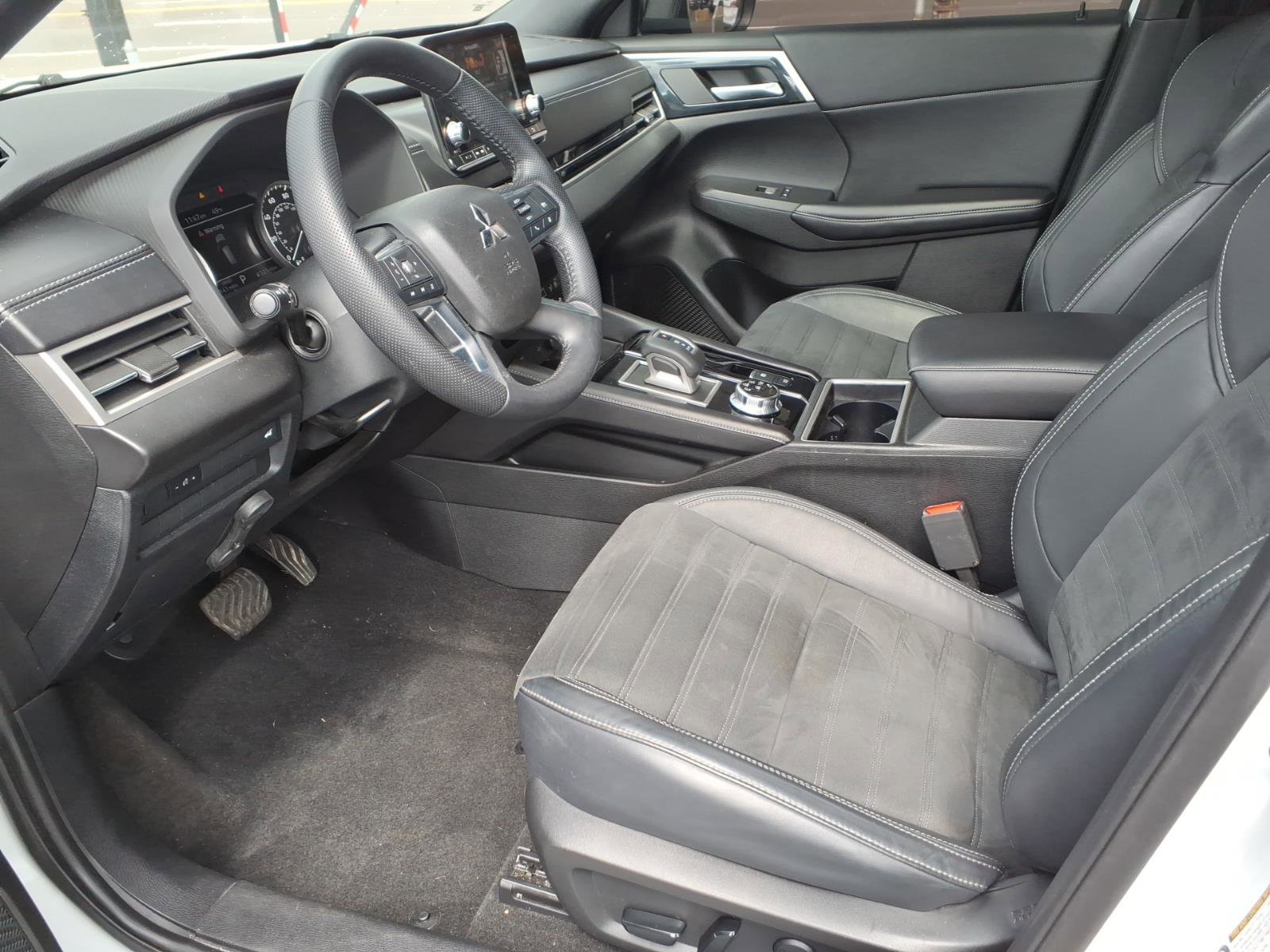 Used 2022 Mitsubishi Outlander SEL Black Edition image 11