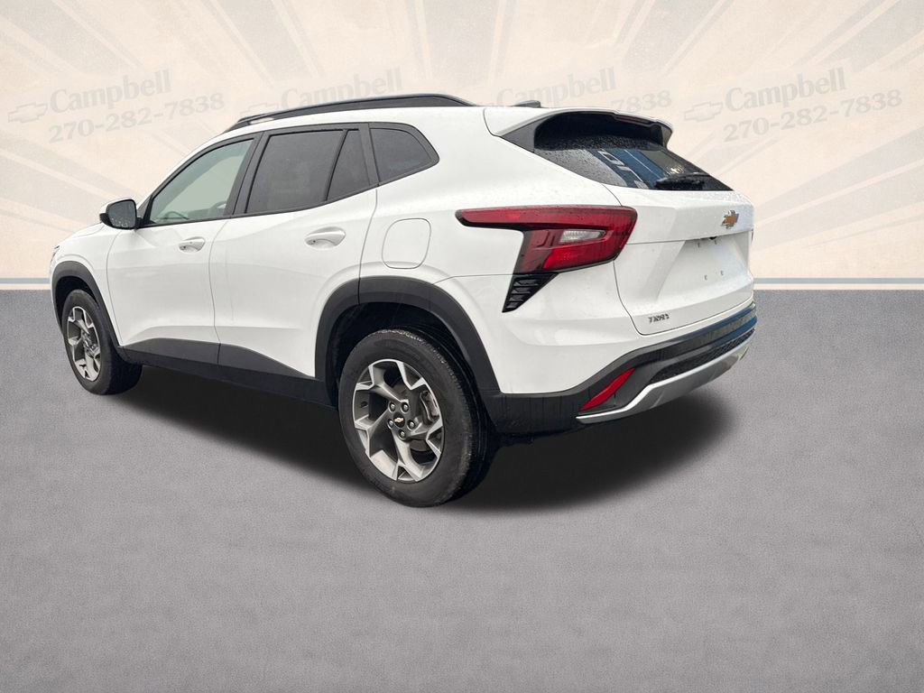 Used 2025 Chevrolet Trax LT w/ LT Convenience Package image 3