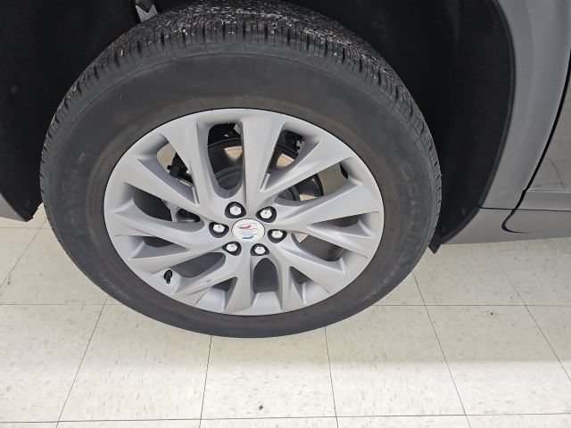 Used 2025 Buick Enclave Preferred AWD/4WD image 22