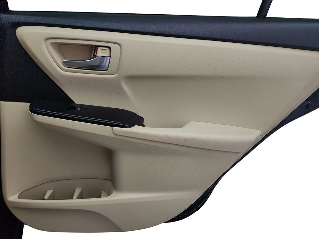 Used 2017 Toyota Camry LE image 33