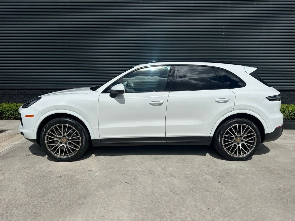 Certified 2023 Porsche Cayenne Platinum Edition image 2