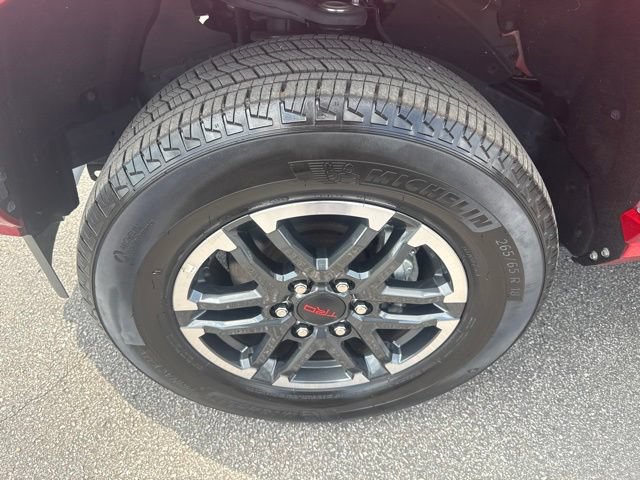 Used 2025 Toyota Tacoma TRD Sport AWD/4WD image 12