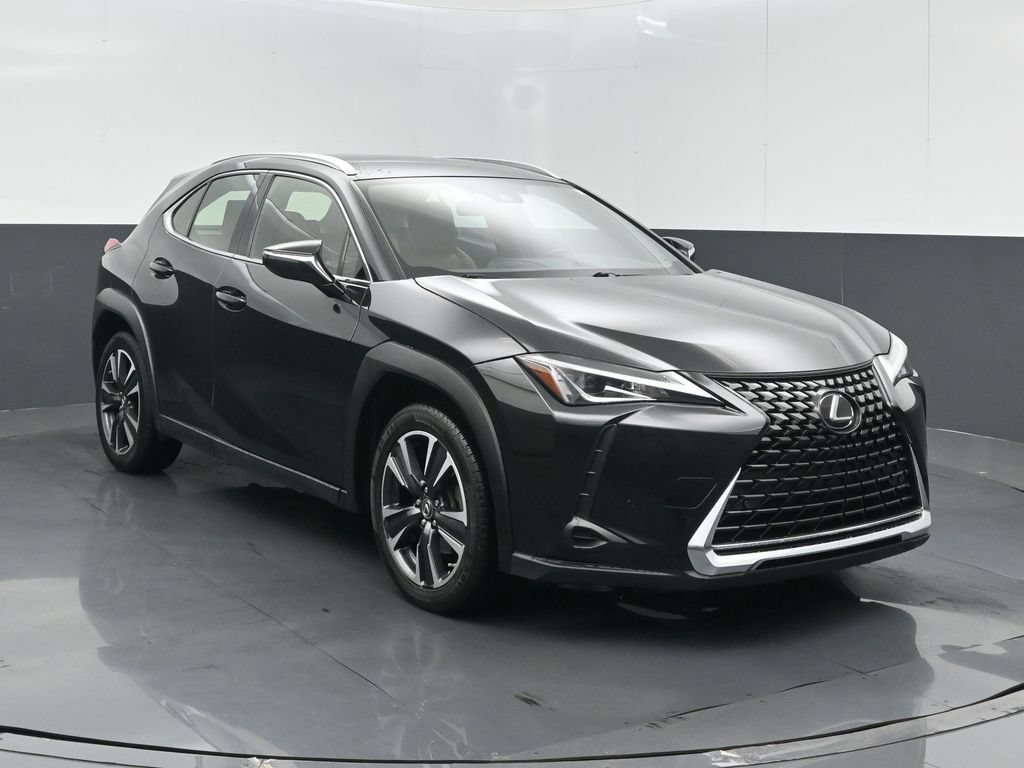 Used 2021 Lexus UX 200 w/ Accessory Package (Z2) FWD image 3