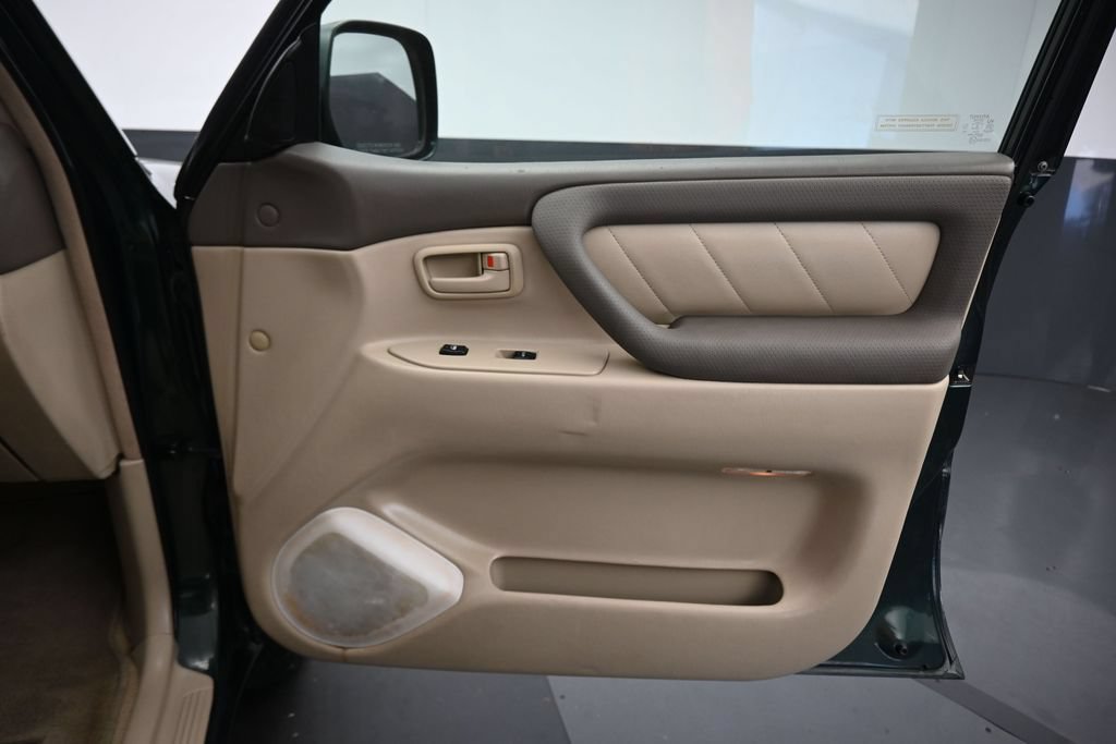 Used 2004 Toyota Land Cruiser AWD/4WD image 38