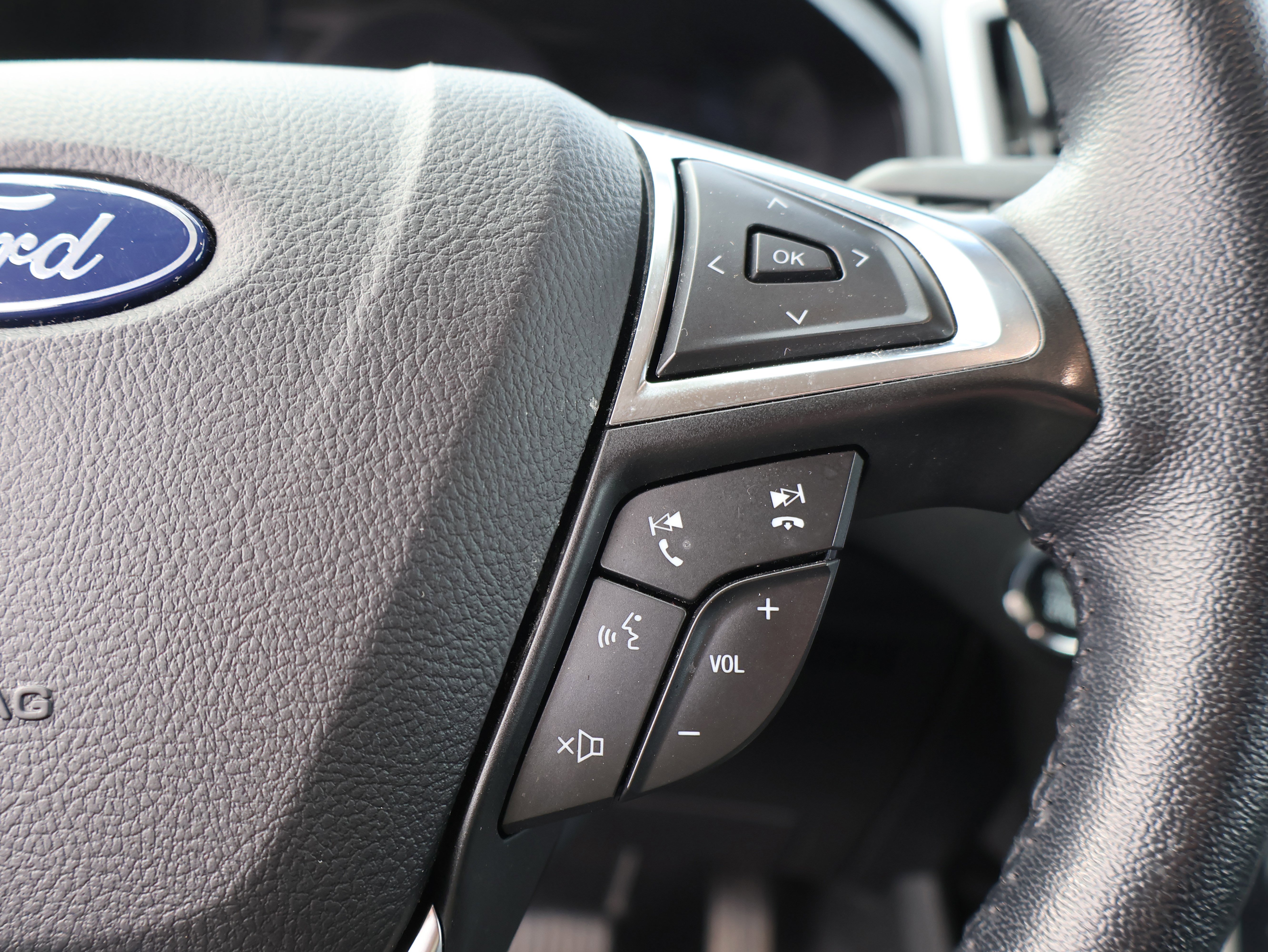 Used 2023 Ford Edge SEL image 34