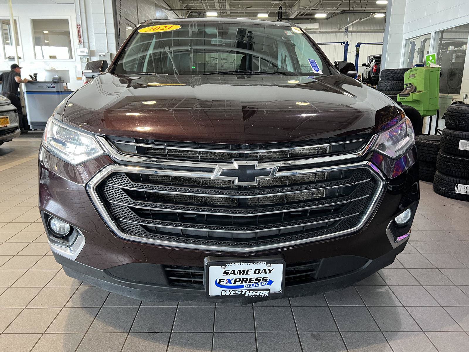 Used 2021 Chevrolet Traverse LT AWD/4WD image 2