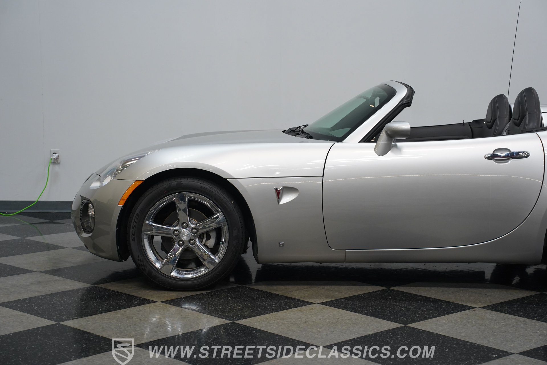 Used 2007 Pontiac Solstice GXP w/ Premium Package RWD image 23