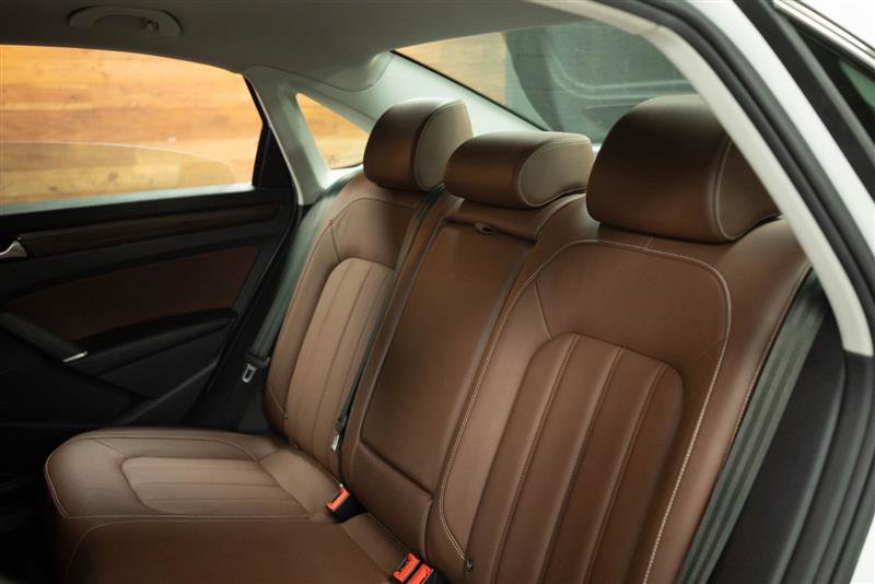 Used 2020 Volkswagen Passat 2.0T SEL image 12