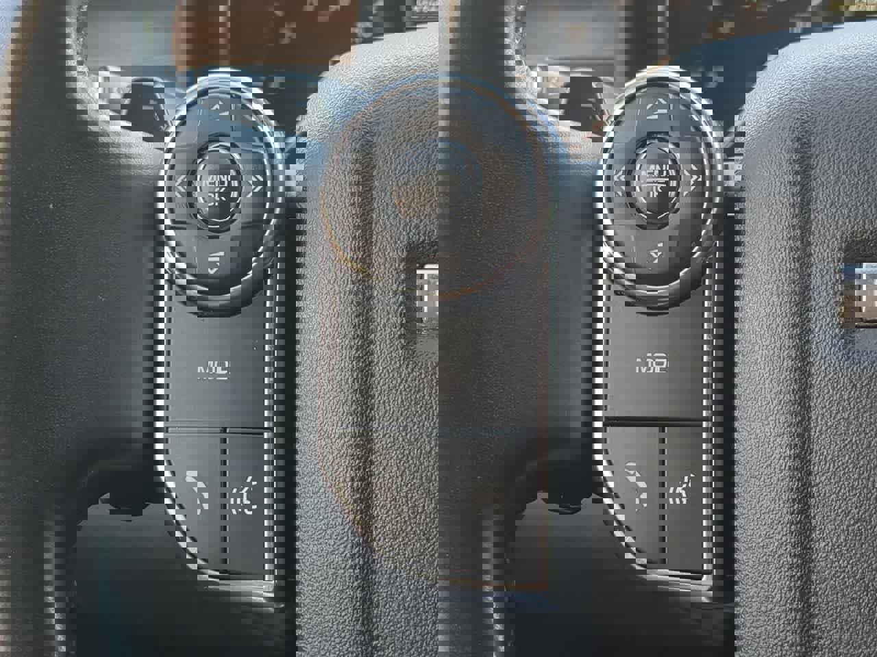 Used 2018 Land Rover Discovery SE image 25