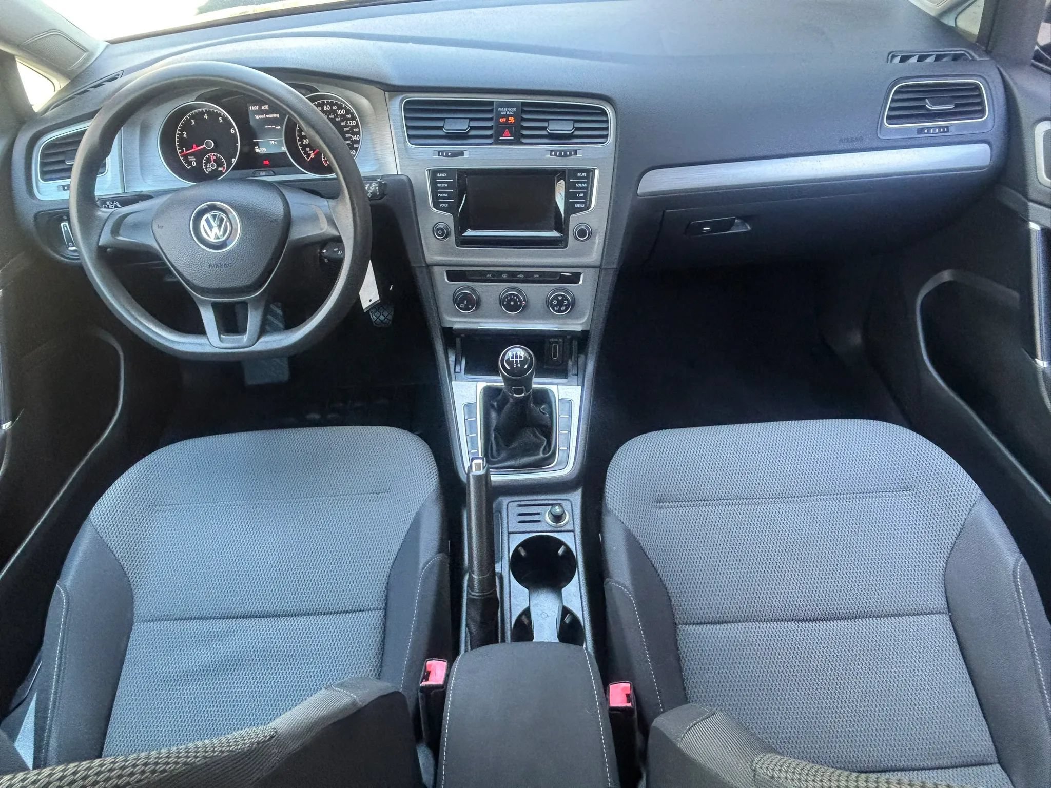 Used 2015 Volkswagen Golf Launch Edition FWD image 23