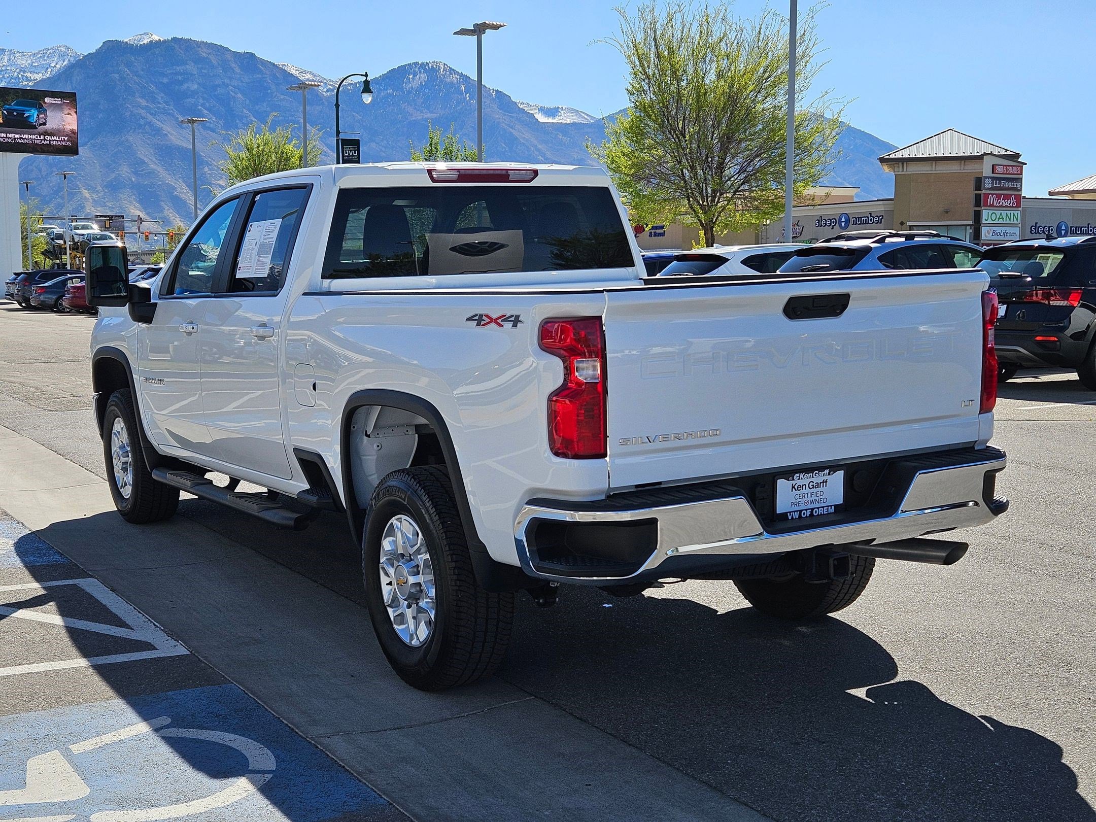 Used 2024 Chevrolet Silverado 3500 LT w/ Convenience Package image 9